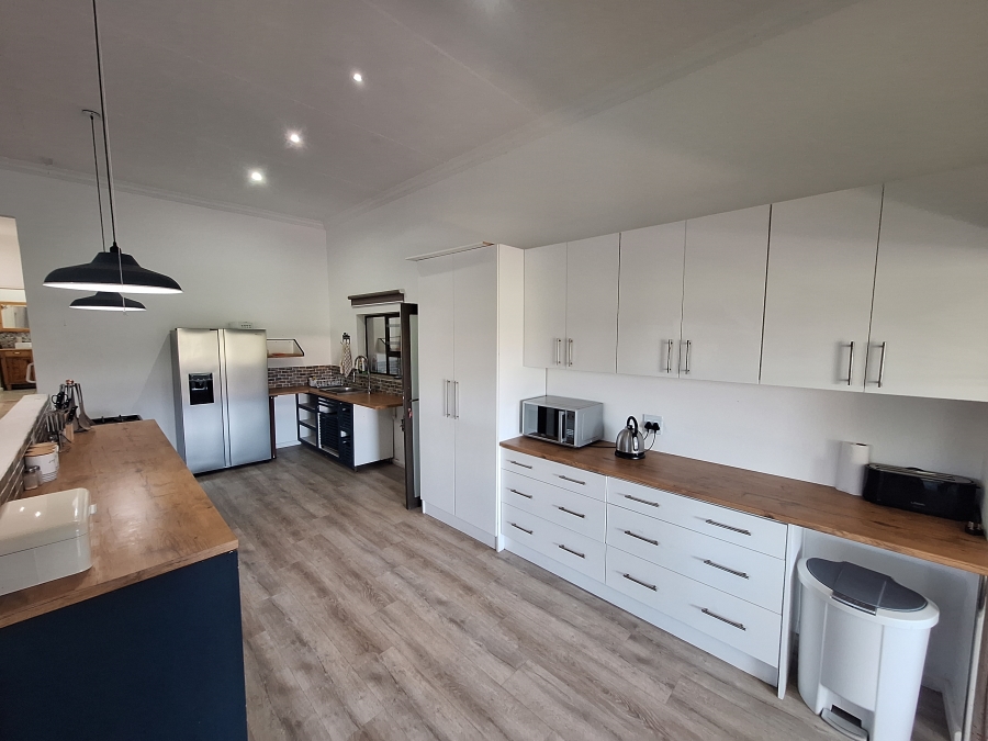4 Bedroom Property for Sale in C Place Eastern Cape